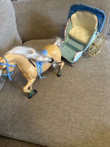 Barbie horse carriage - horse, some