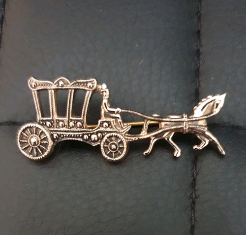 Vintage gold tone horse - gold,